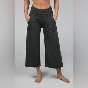 Kiragrace so cozy 3/4 yoga pant XS